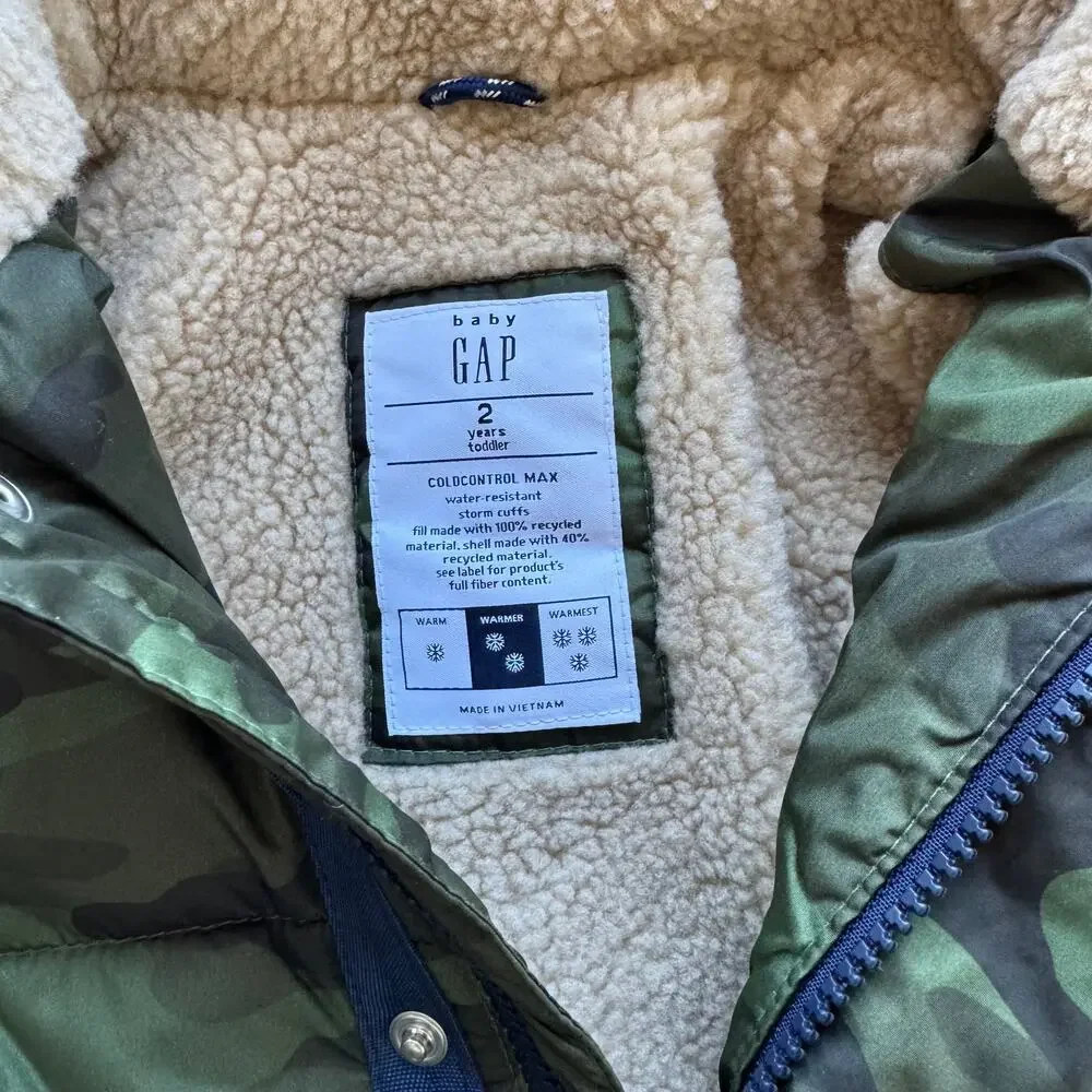 GAP Kids Camouflage Puffer Jacket in Green